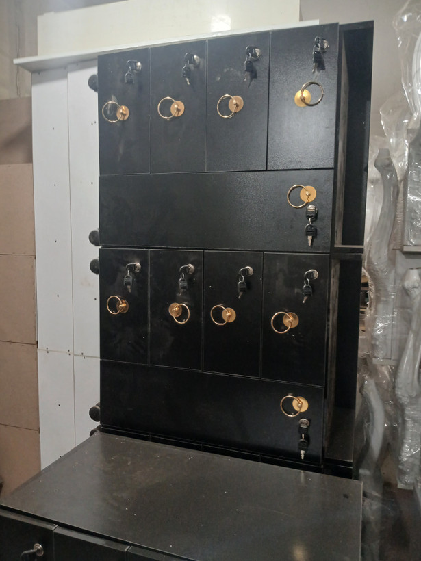 ترولی چوبی دررنگ بندی سفیدومشکی