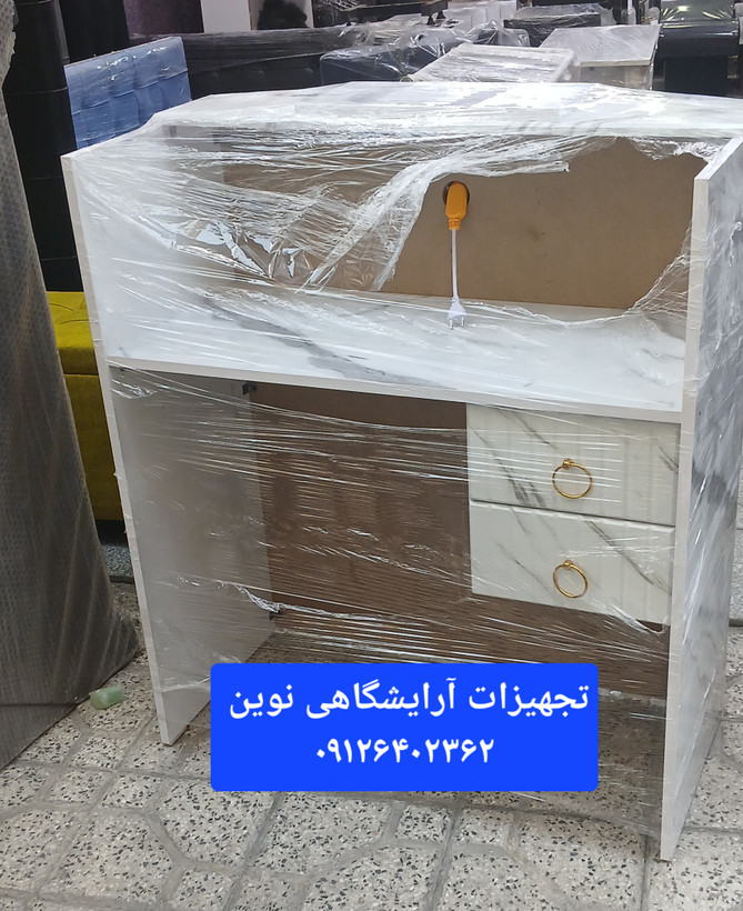 میزکانتر میزمنشی دررنگ بندی سفیدومشکی