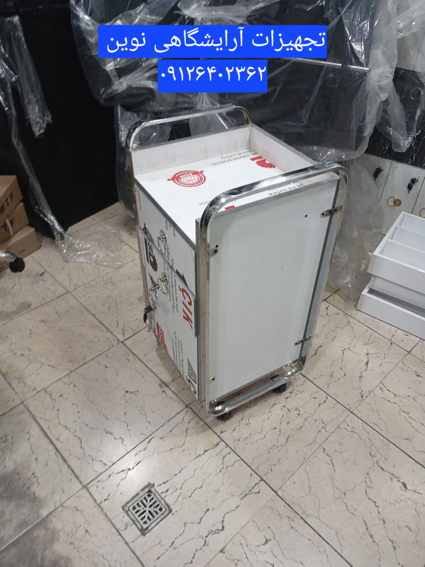 ترولی آرایشگاهی چوبی شیک بغل فلزی دررنگ بندی سفیدومشکی