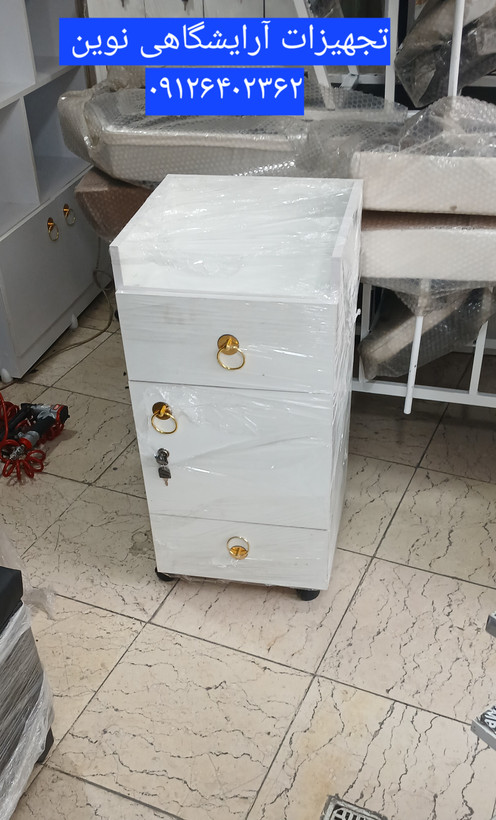 ترولی آرایشگاهی چوبی دوکشو یه در کمدی قفلدار