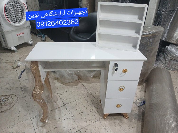 میزناخن چوبی آرایشگاهی همراه بااستند لاک