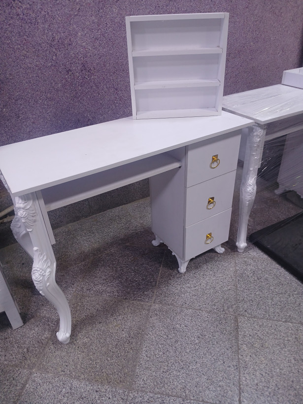 میزناخن چوبی آرایشگاهی همراه بااستند لاک