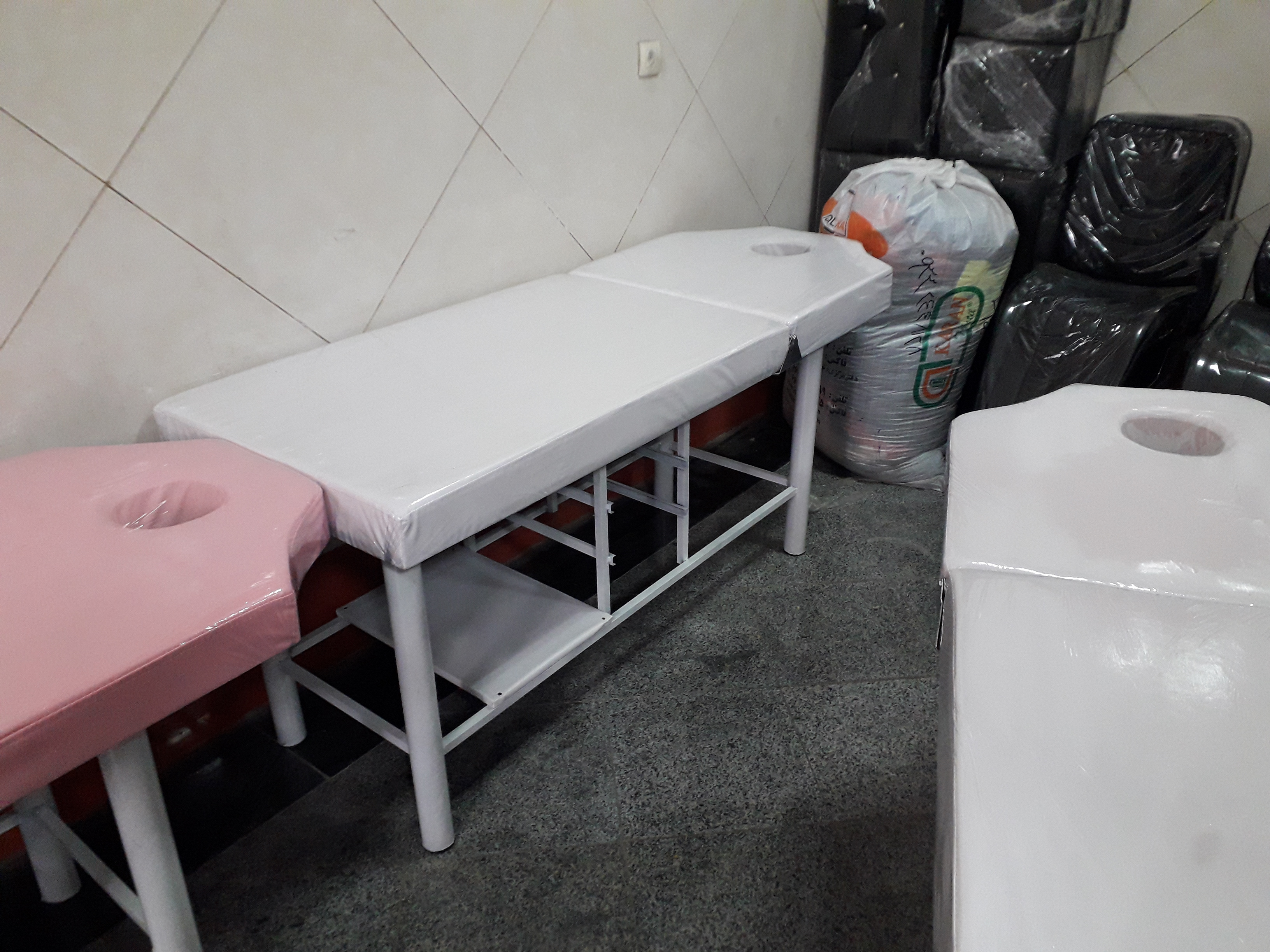 تخت آرایشگاهی دو تیکه فشیال دررنگ بندی متنوع پارچه وچرم